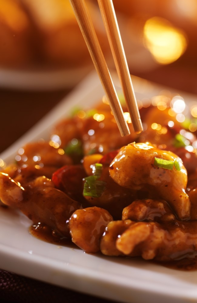 eating-chinese-food-general-tso-s-chicken-with-cho-2023-11-27-04-55-28-utc